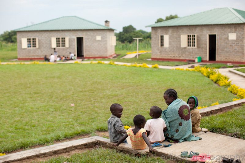 UGschool031 Uganda   Watoto & Children