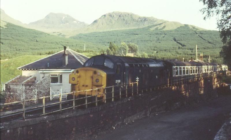 37039Crianlarichstation7thJune19-1.jpg