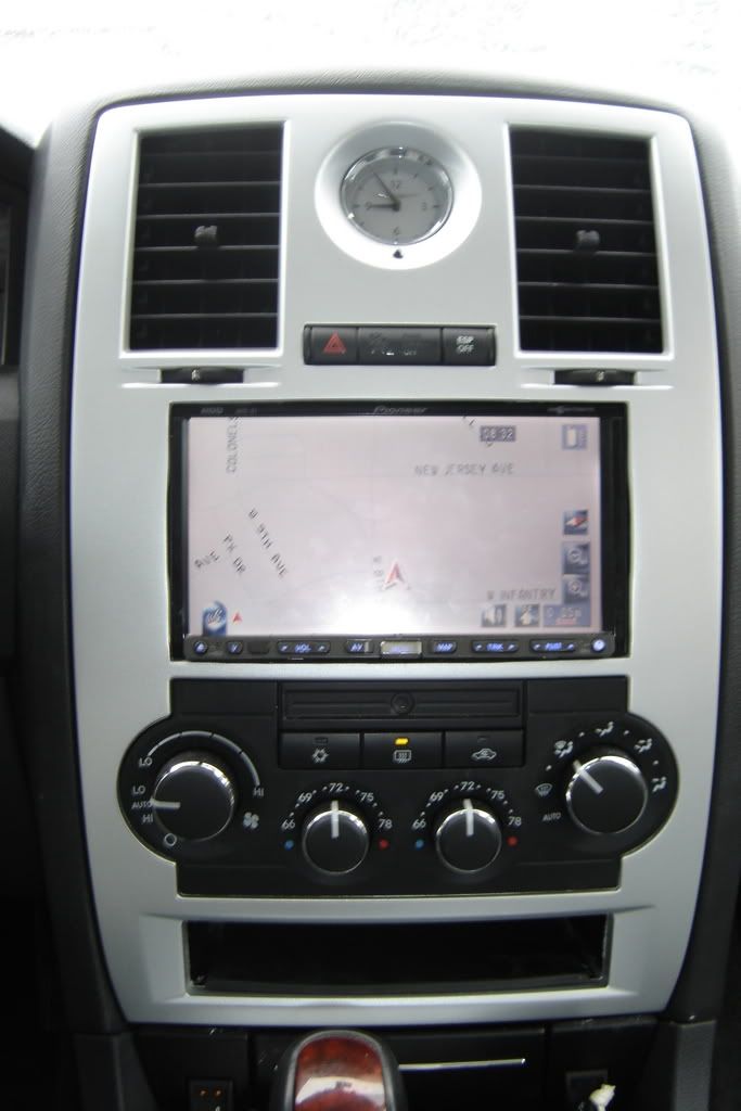 2006 Chrysler 300 navigation bezel