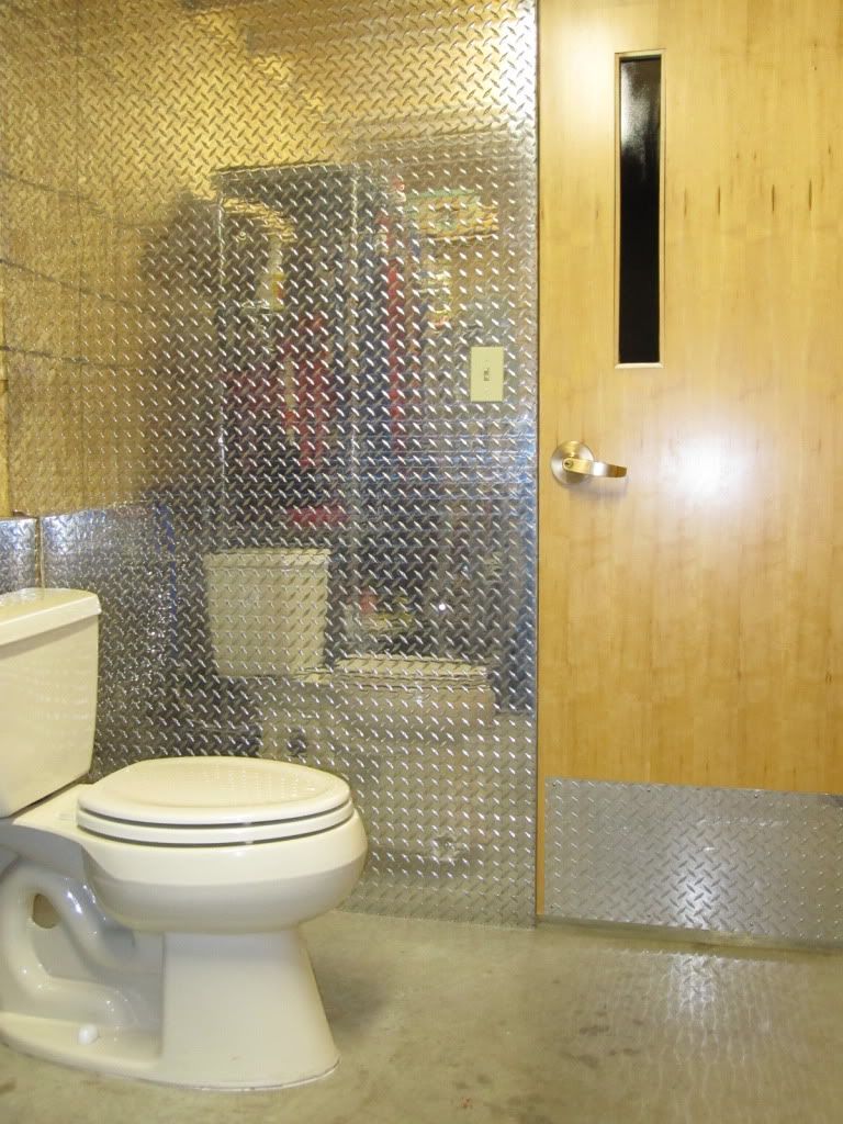Bathroom002.jpg