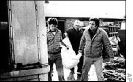 john wayne gacy jr crime scene photos. Removal of remains at Gacy#39;s