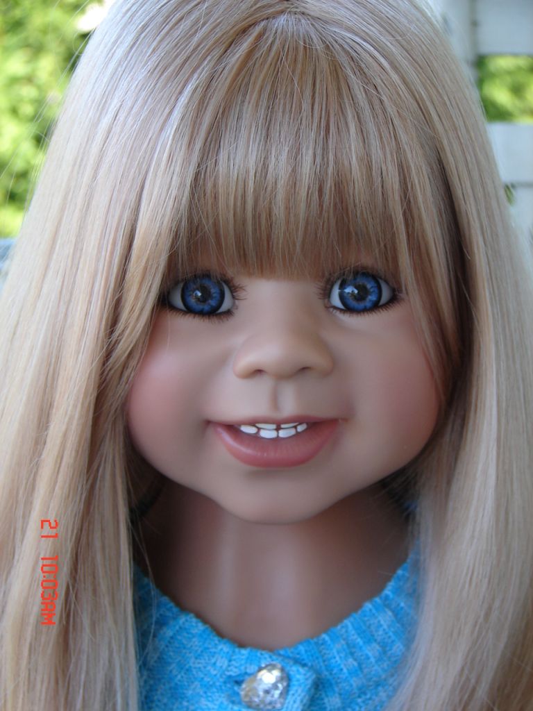 Thread: Leandra by Monika Levenig Masterpiece Doll For Sale - DSC05260