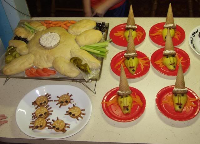 halloweentreats-1.jpg Halloween Treats- spider bread tray, spider crackers, witch pears image by colleens4kids