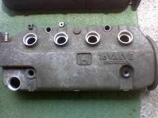 http://i165.photobucket.com/albums/u70/evilkid187/valvecoverunpainted.jpg