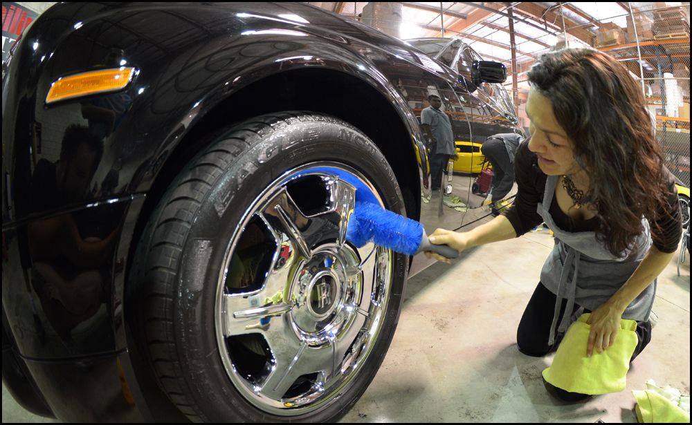 THE BEST WHEEL AND RIM CLEANING BRUSH CG