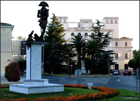 -1TeatroLopezdeAyala.jpg picture by TrianaTubes