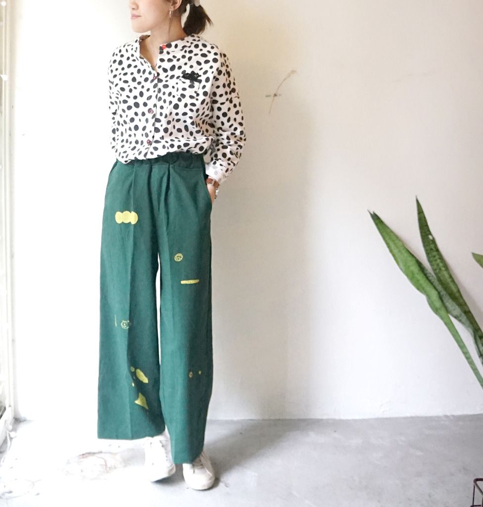 Yinke original printing: Yamane / puppy green pocket pressure straight wide pants - Women's Pants - Cotton & Hemp Green
