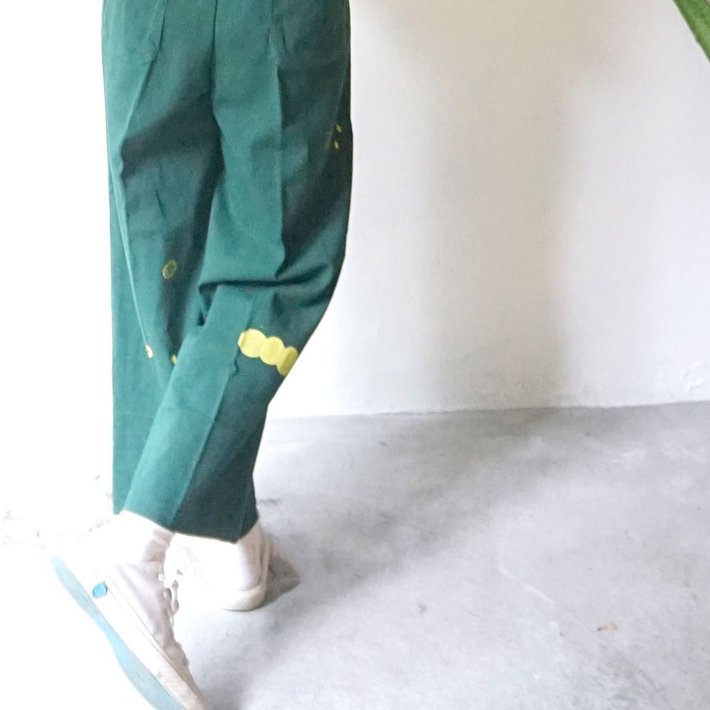 Yinke original printing: Yamane / puppy green pocket pressure straight wide pants - Women's Pants - Cotton & Hemp Green
