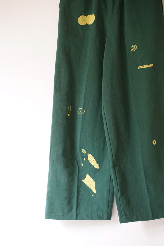 Yinke original printing: Yamane / puppy green pocket pressure straight wide pants - Women's Pants - Cotton & Hemp Green