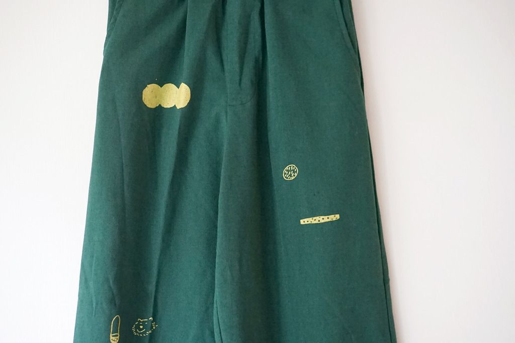 Yinke original printing: Yamane / puppy green pocket pressure straight wide pants - Women's Pants - Cotton & Hemp Green